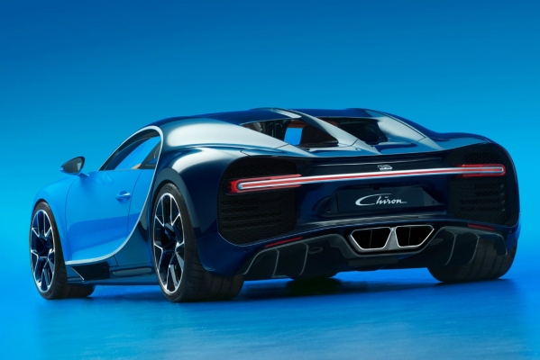 Cea mai rapida masina din lume Bugatti Chiron spate