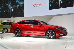 Noua Honda Accord concept lateral