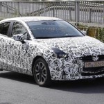 Noua Mazda 2 in timpul testelor