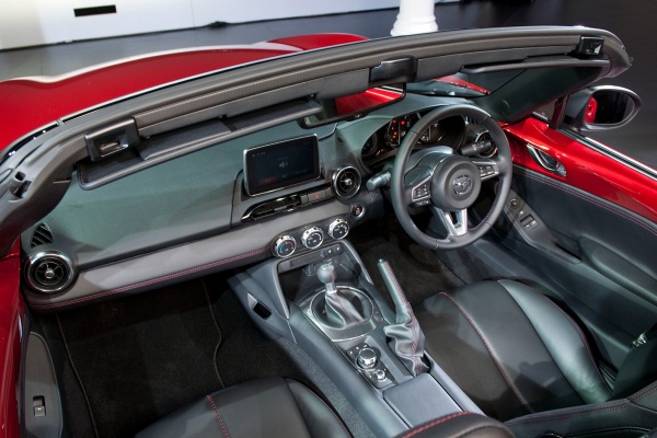 Noua Mazda MX-5 2015 interior