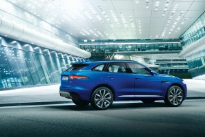 Noul Jaguar F-Pace - primul SUV Jaguar lateralNoul Jaguar F-Pace - primul SUV Jaguar lateral