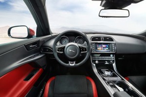 Noul Jaguar XE 2015 interior
