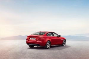 Noul Jaguar XE 2015 spate