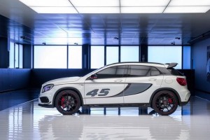 Noul Mercedes GLA 45 AMG lateral 2