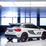 Noul Mercedes GLA 45 AMG spate 2