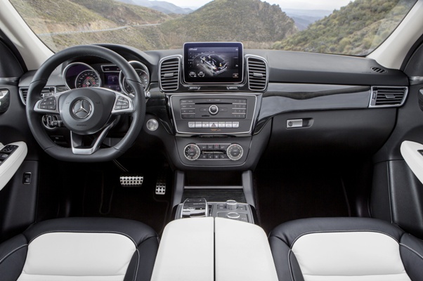 Noul Mercedes GLE interior